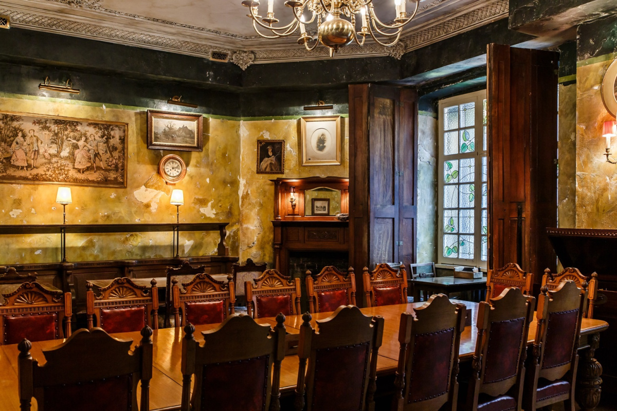 The Black Swan Pub & Shop