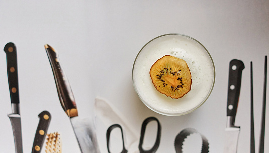 Шоколадные ракушки и пена из киви