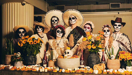 Весело празднуем «День мертвых»